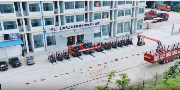 南(nán)通(tōng)星湖(hú)搬運（3-16噸）19台叉車(chē)交付儀式