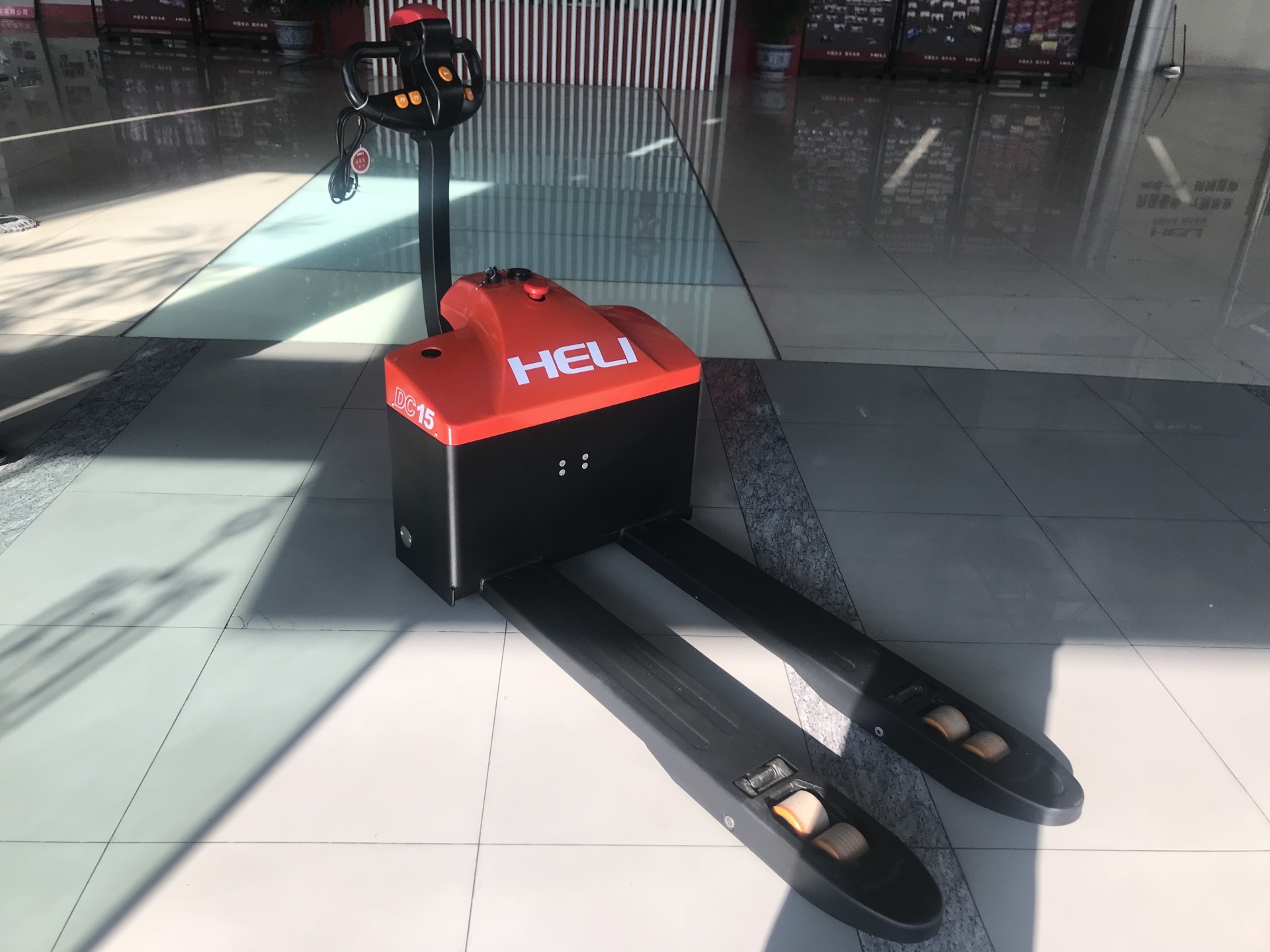 Small super man（electric pallet truck)